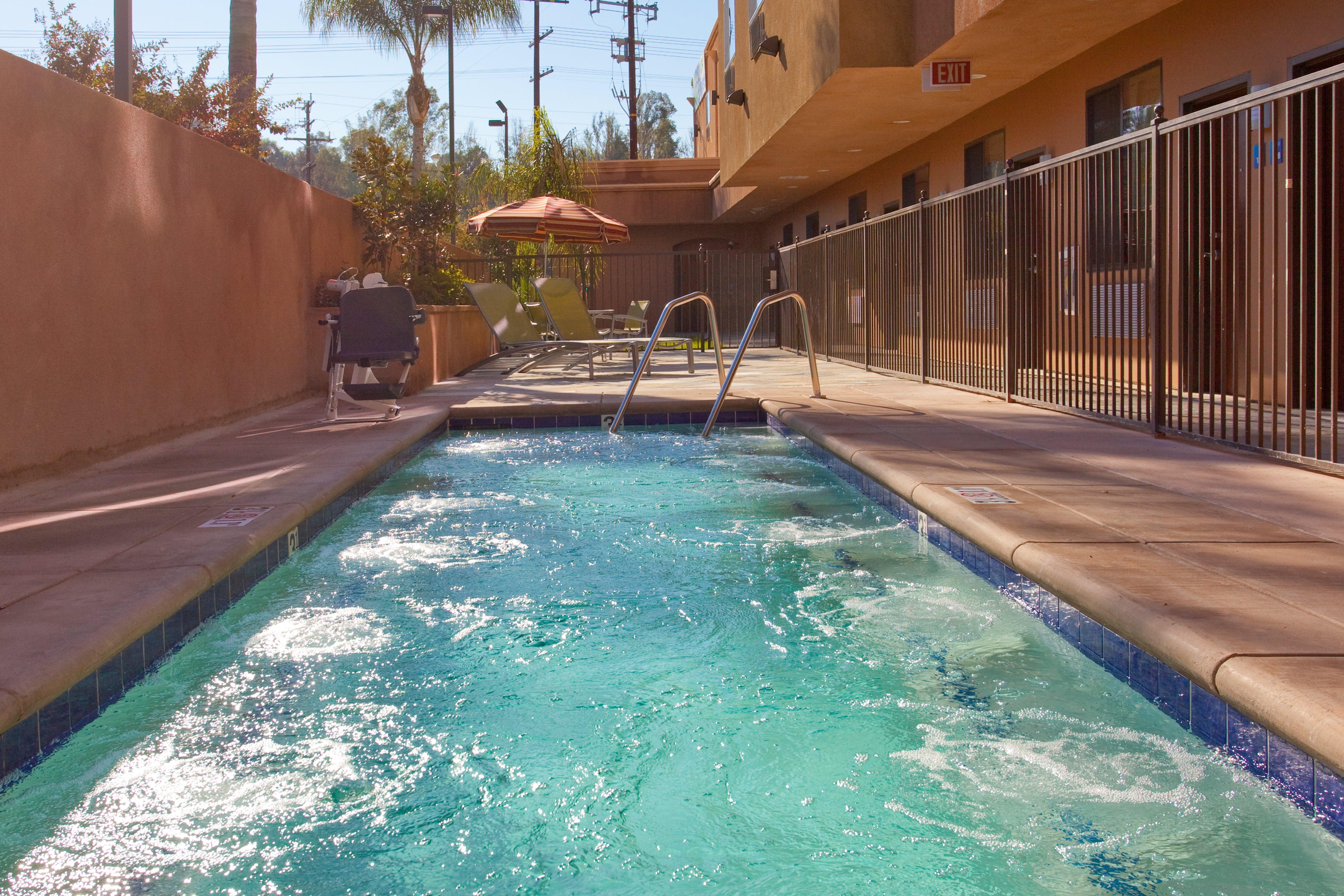 Holiday Inn Express Hotel & Suites Woodland Hills By Ihg Los Angeles Exteriér fotografie